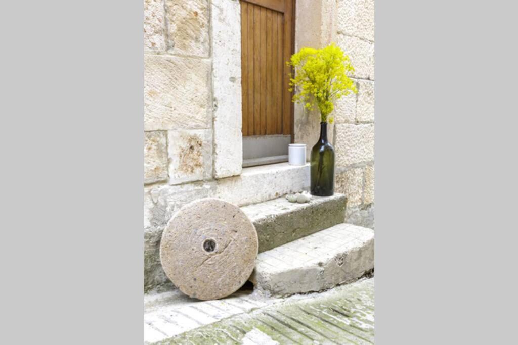Antique Central Komiza House Nona Nika Εξωτερικό φωτογραφία