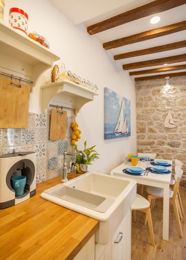 Antique Central Komiza House Nona Nika Εξωτερικό φωτογραφία