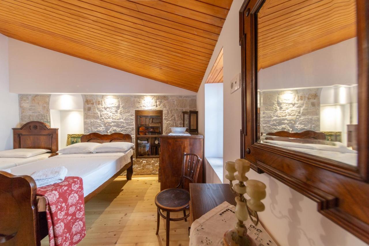 Antique Central Komiza House Nona Nika Εξωτερικό φωτογραφία