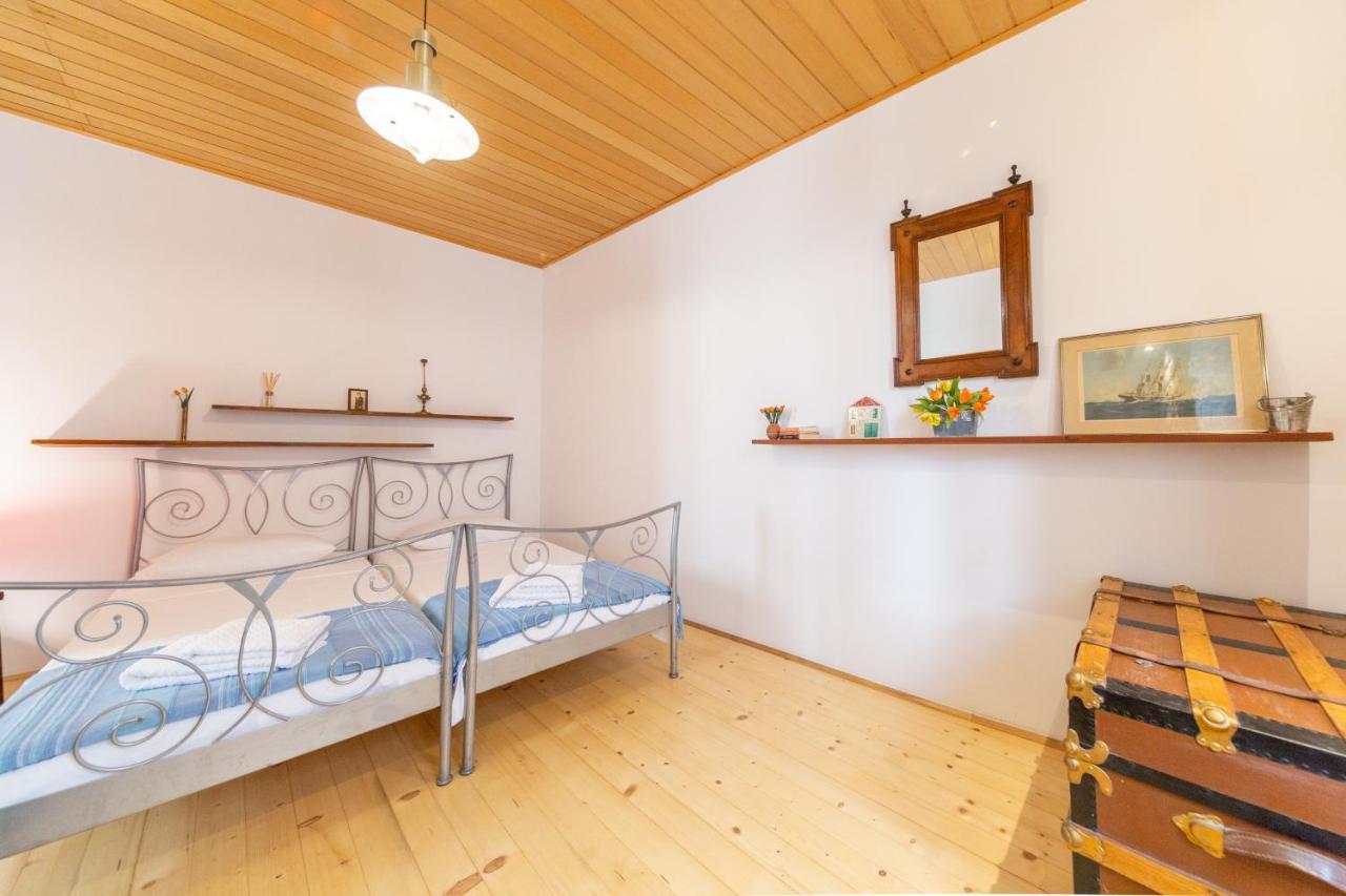 Antique Central Komiza House Nona Nika Εξωτερικό φωτογραφία