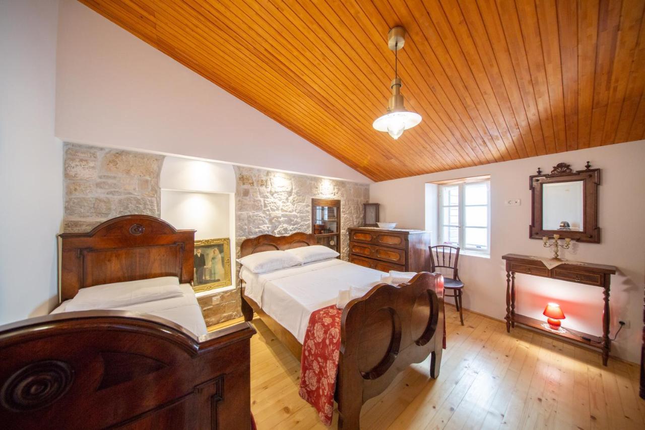 Antique Central Komiza House Nona Nika Εξωτερικό φωτογραφία