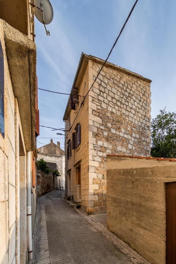Antique Central Komiza House Nona Nika Εξωτερικό φωτογραφία